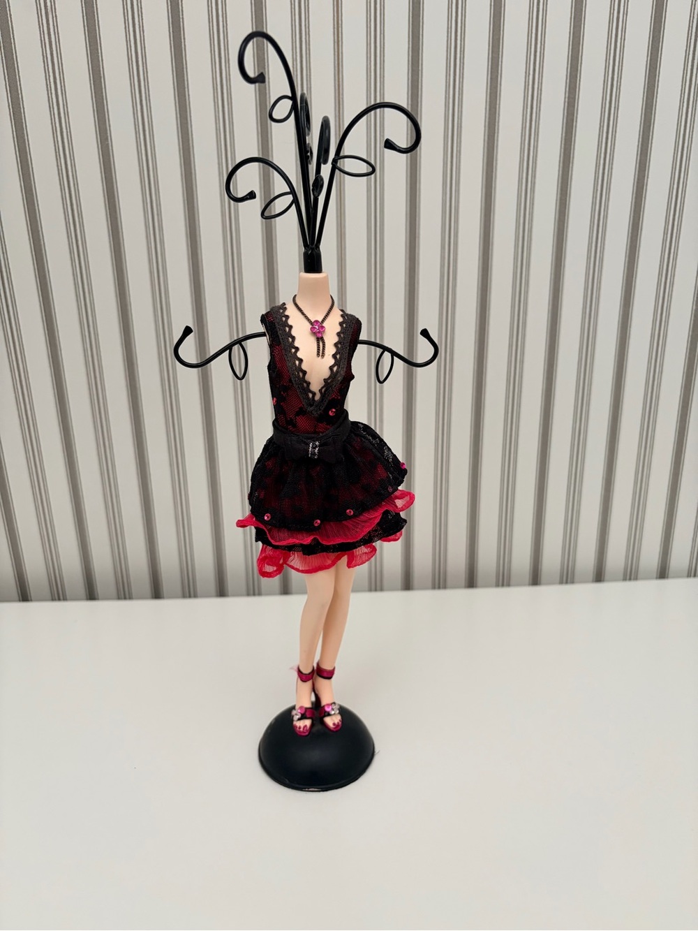Elegant Black and Red Dress Jewelry Holder - Unbranded